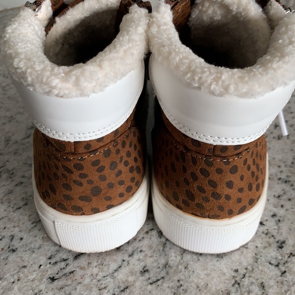 universal thread leopard sneakers